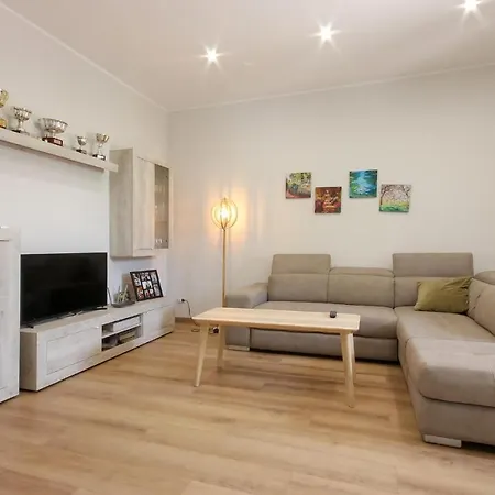 Apartment 1 Bedroom Cozy In Santegidio Del M, A,